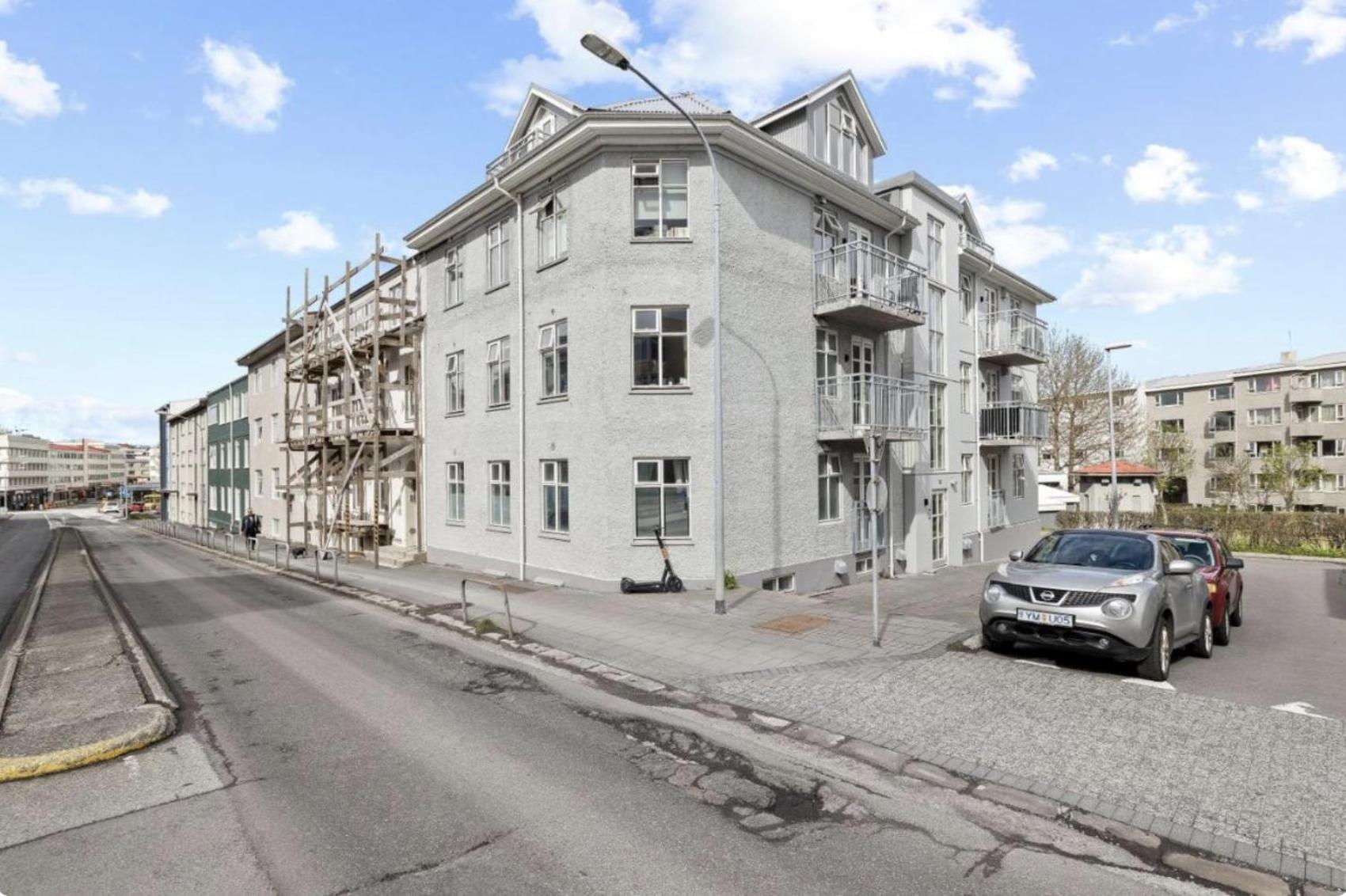 Cheerful Down Town Apartment Reykjavík Buitenkant foto