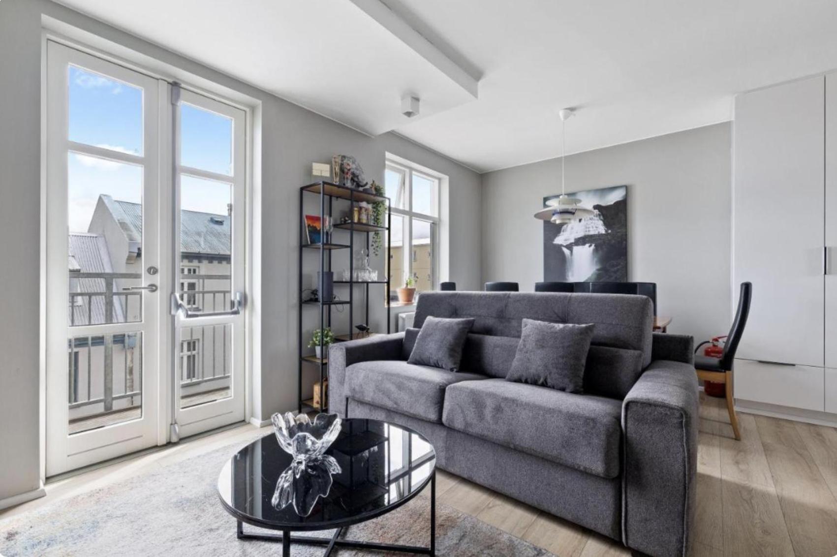 Cheerful Down Town Apartment Reykjavík Buitenkant foto