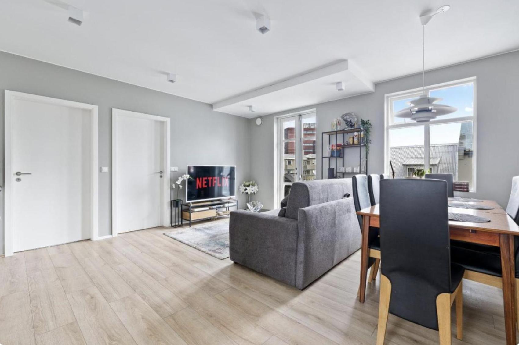 Cheerful Down Town Apartment Reykjavík Buitenkant foto