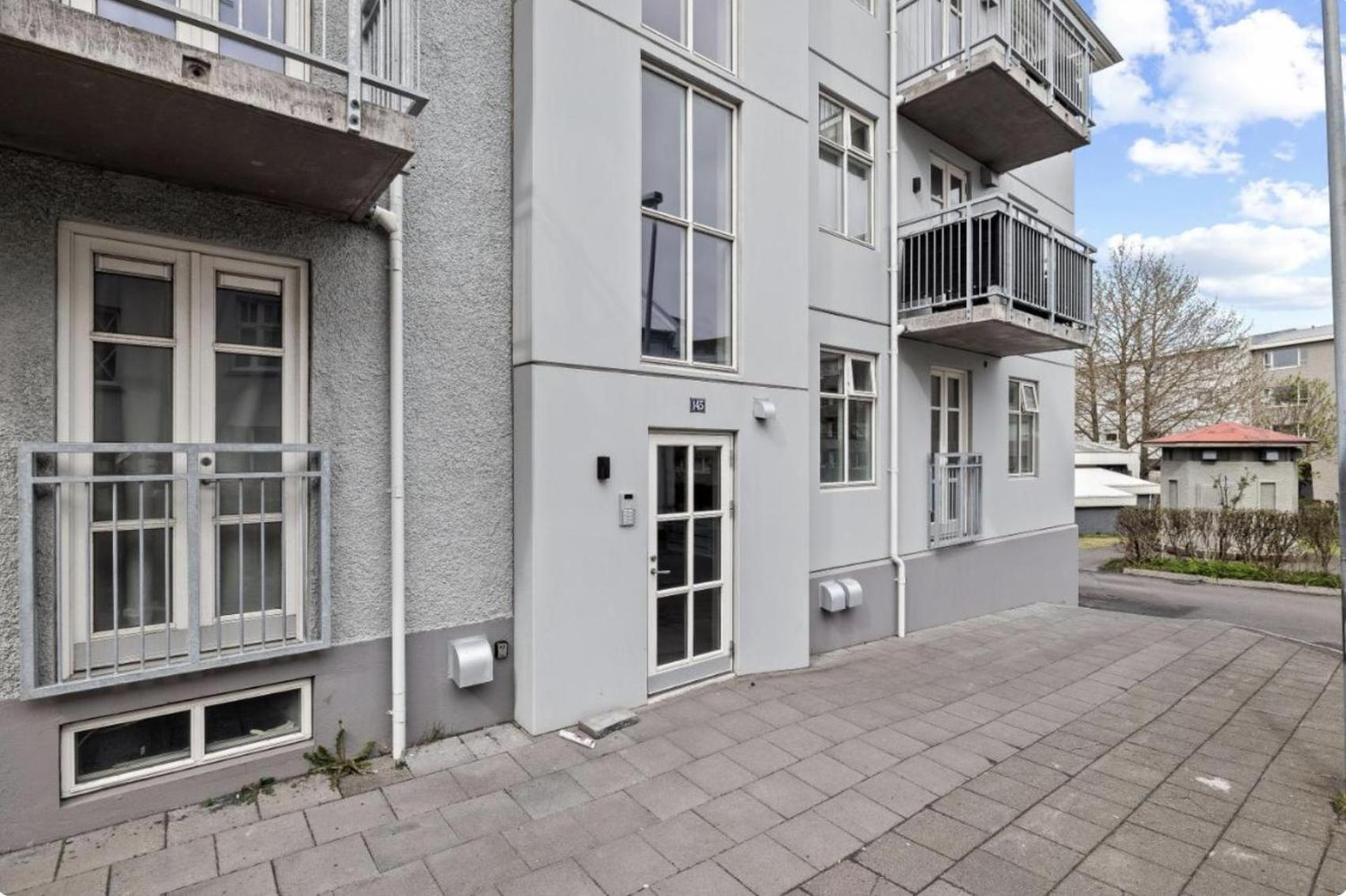 Cheerful Down Town Apartment Reykjavík Buitenkant foto