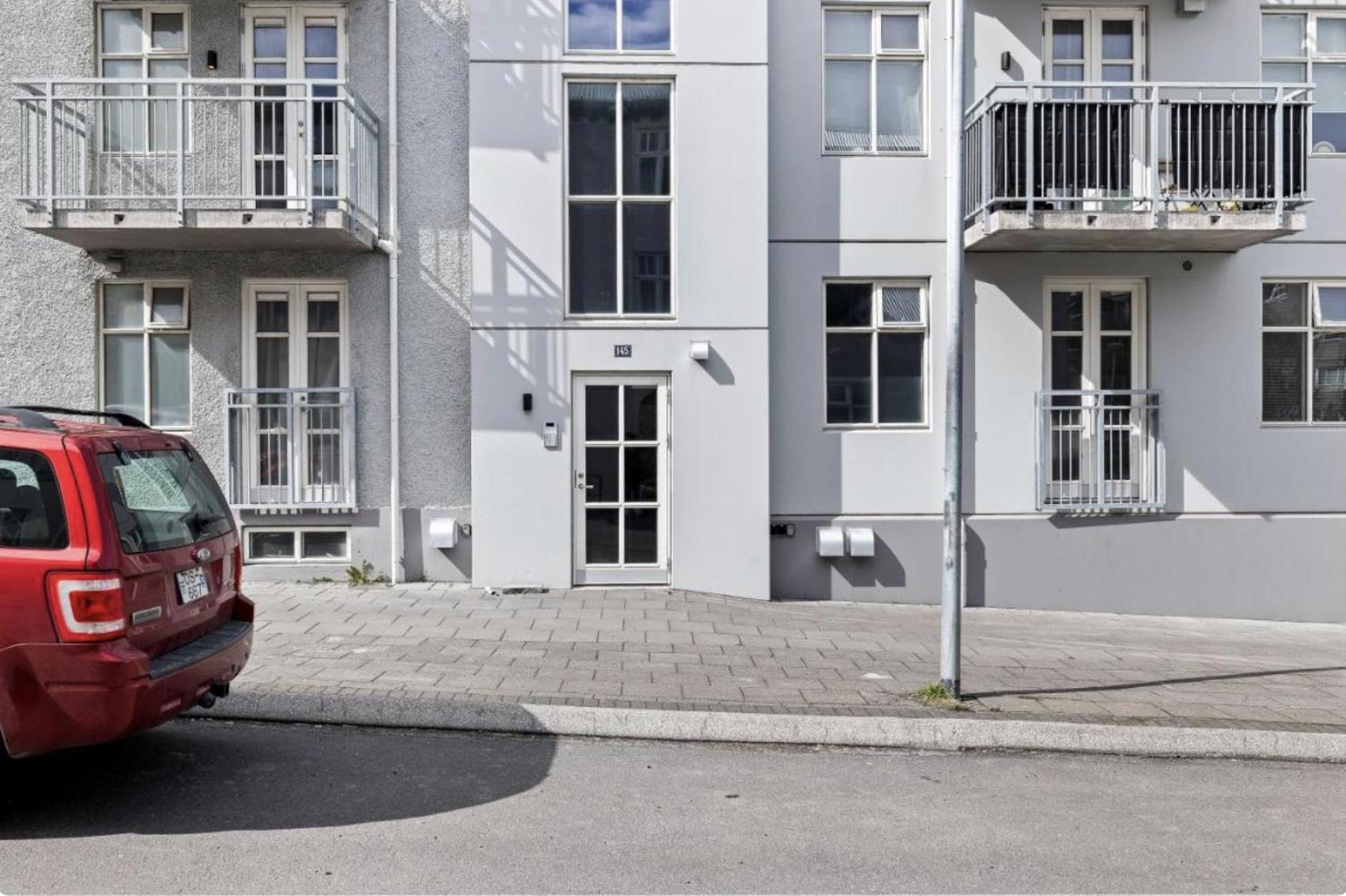 Cheerful Down Town Apartment Reykjavík Buitenkant foto
